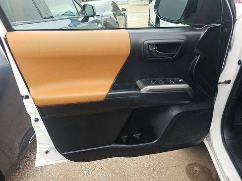 Used 2017 Toyota Tacoma SR5 image 15