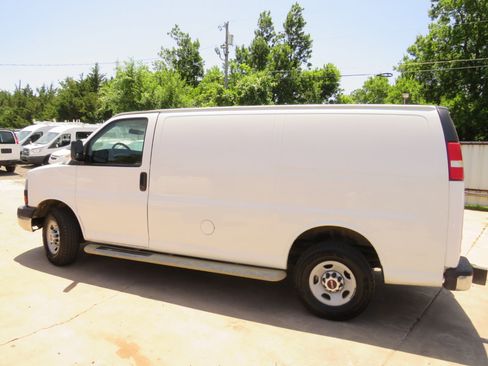Used 2015 GMC Savana 2500 image 33