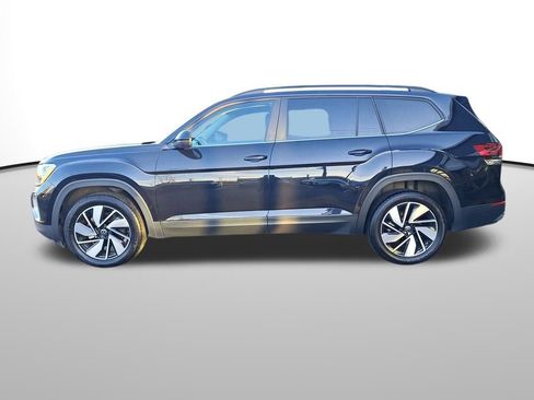 Used 2024 Volkswagen Atlas SE image 2