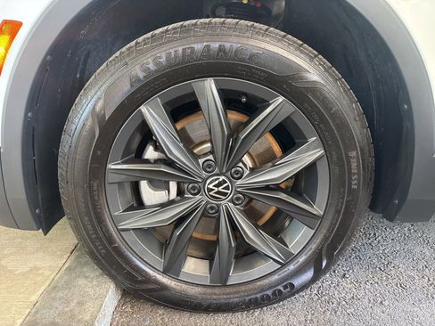 Used 2024 Volkswagen Tiguan SE w/ Panoramic Sunroof Package AWD/4WD image 48