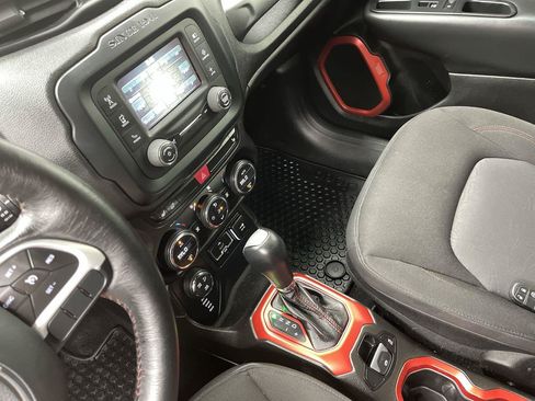 Used 2017 Jeep Renegade Trailhawk w/ Popular Equipment Group AWD/4WD image 16