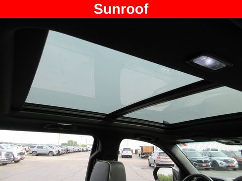 Used 2023 GMC Yukon XL SLT AWD/4WD image 16