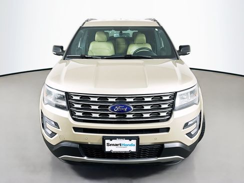 Used 2017 Ford Explorer XLT w/ Equipment Group 202A AWD/4WD image 2