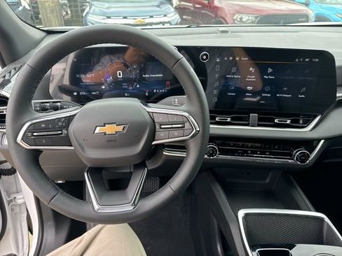 New 2025 Chevrolet Equinox LT w/ Safety and Technology Package image 18
