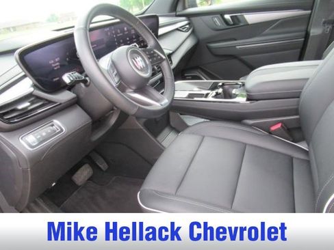 Used 2025 Buick Enclave Preferred FWD image 12