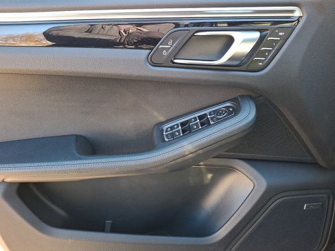 Used 2022 Porsche Macan image 12