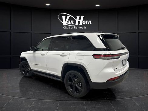 Used 2024 Jeep Grand Cherokee Limited w/ Luxury Tech Group II AWD/4WD image 5
