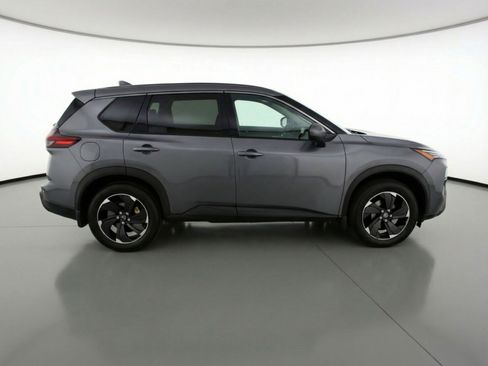 Used 2025 Nissan Rogue SV image 11