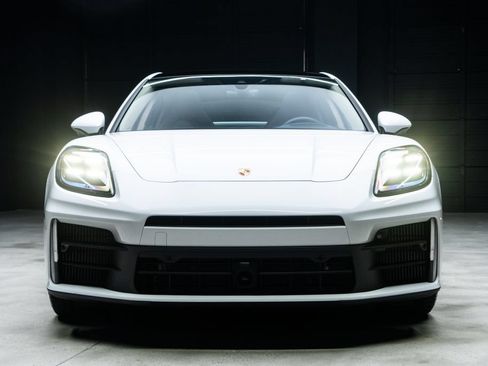 Used 2025 Porsche Panamera w/ Premium Package RWD image 4