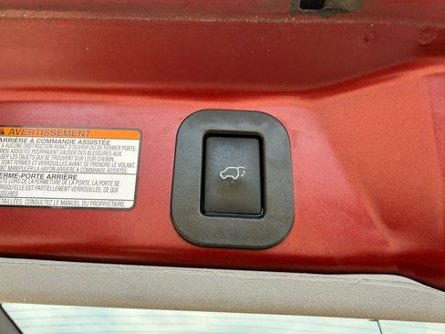 Used 2018 Toyota Sienna SE image 14