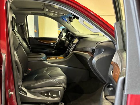 Used 2017 Cadillac Escalade Premium Luxury image 14