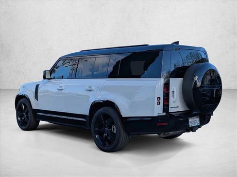 Used 2025 Land Rover Defender 130 X-Dynamic SE image 7