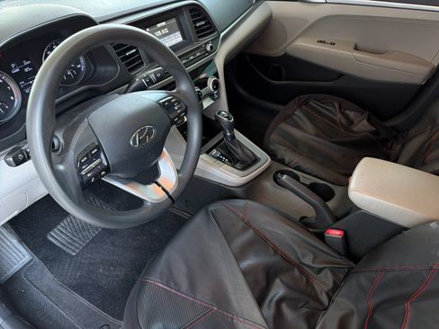 Used 2019 Hyundai Elantra SE FWD image 9