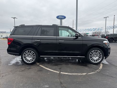 Used 2023 Ford Expedition Limited image 4