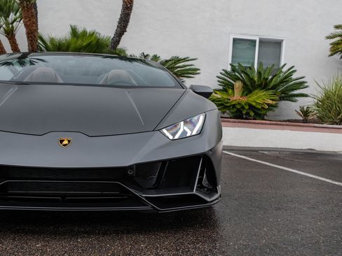 Used 2024 Lamborghini Huracan EVO image 32