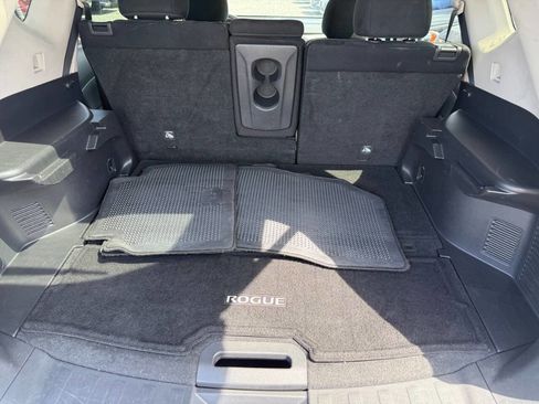 Used 2015 Nissan Rogue SV w/ SV Premium Package image 19