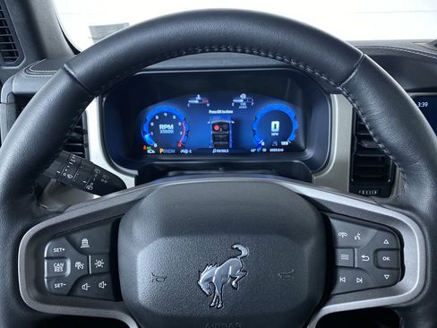 Used 2025 Ford Bronco Outer Banks image 3