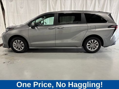 Used 2026 Toyota Sienna LE FWD image 4