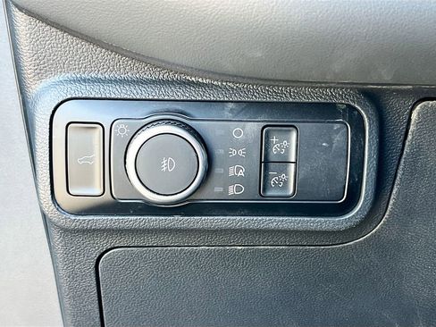 Used 2025 Ford Explorer Active w/ Active Comfort Package AWD/4WD image 9