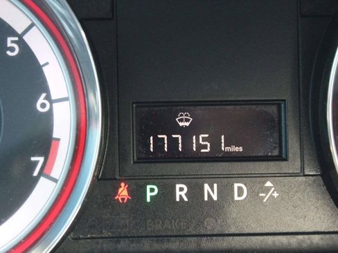 Used 2013 Dodge Grand Caravan SXT w/ UConnect Hands-Free Group FWD image 9