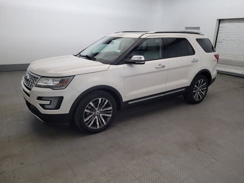 Used 2017 Ford Explorer Platinum AWD/4WD image 2
