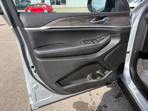 New 2025 Jeep Grand Cherokee L Limited AWD/4WD image 9