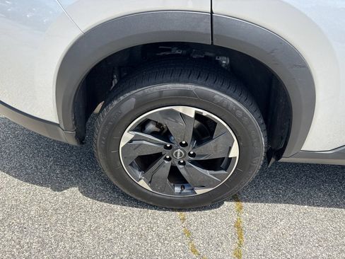 Used 2025 Nissan Rogue SV FWD image 17