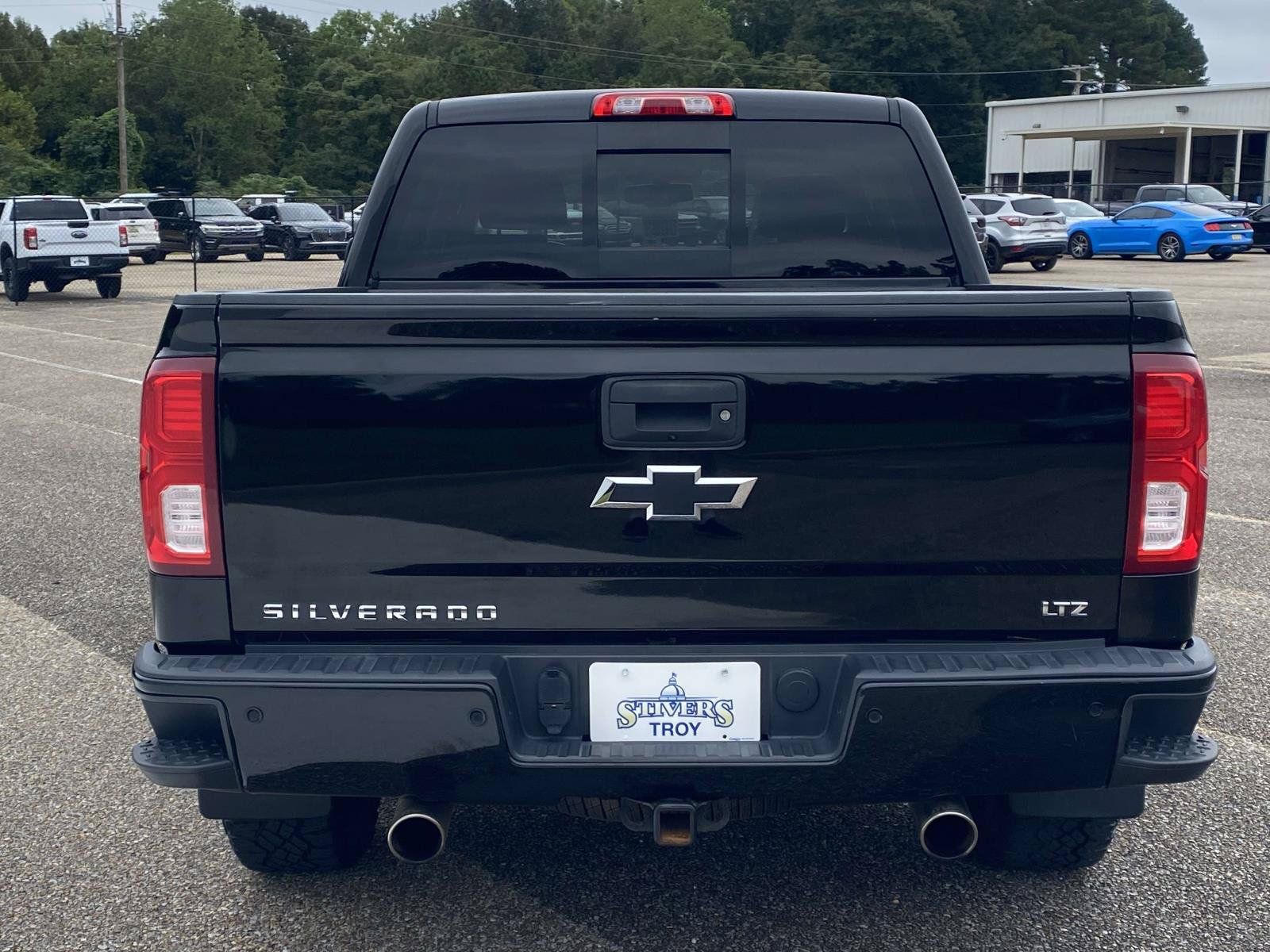 Used 2017 Chevrolet Silverado 1500 LTZ Z71 w/ LTZ Plus Package AWD/4WD image 6