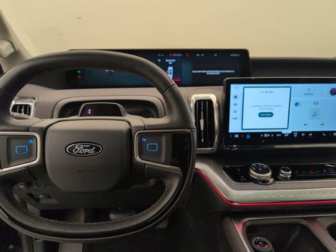 Used 2025 Ford Expedition Platinum w/ Platinum Ultimate Package AWD/4WD image 23