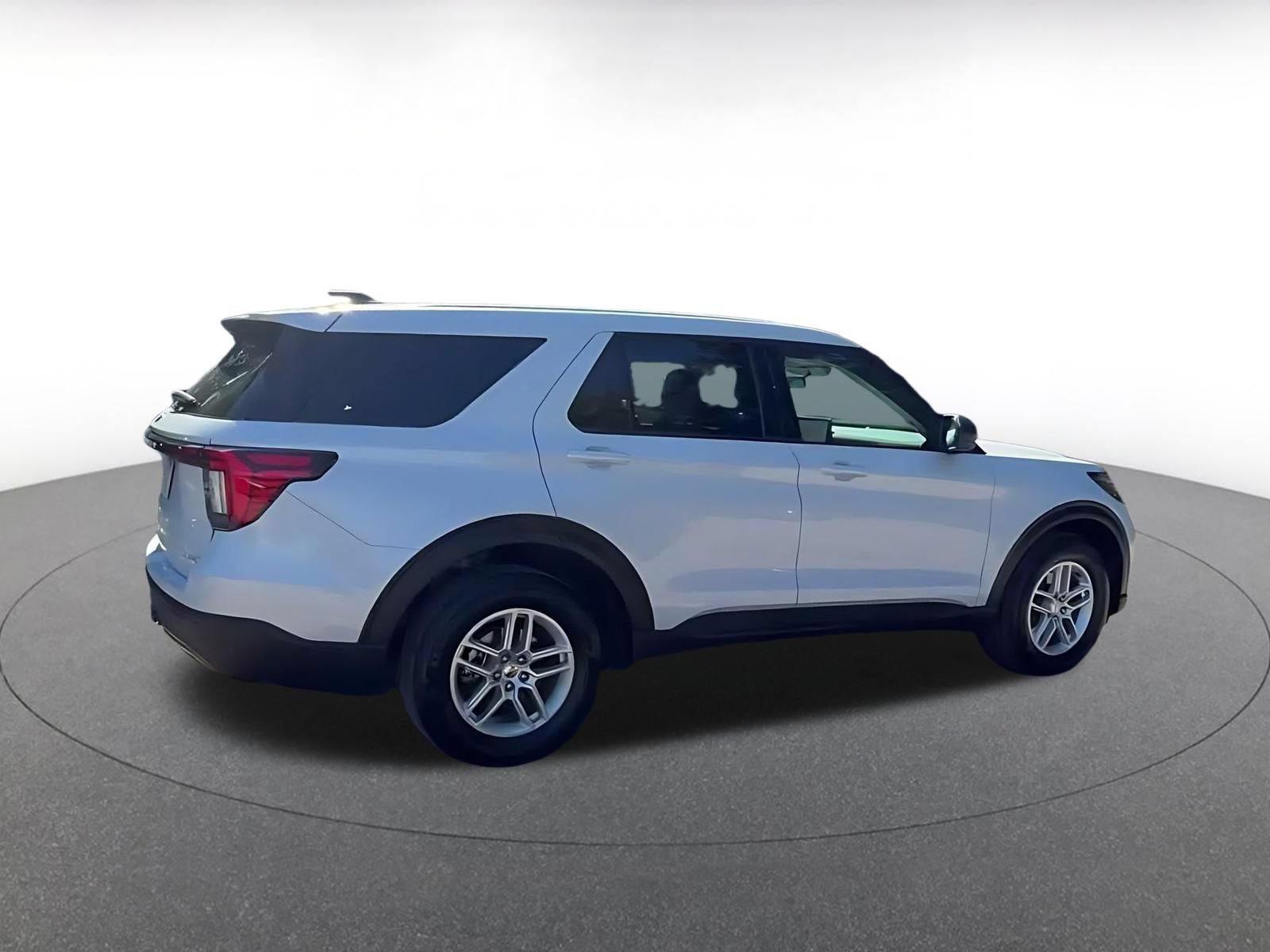 Used 2026 Ford Explorer Active AWD/4WD image 14