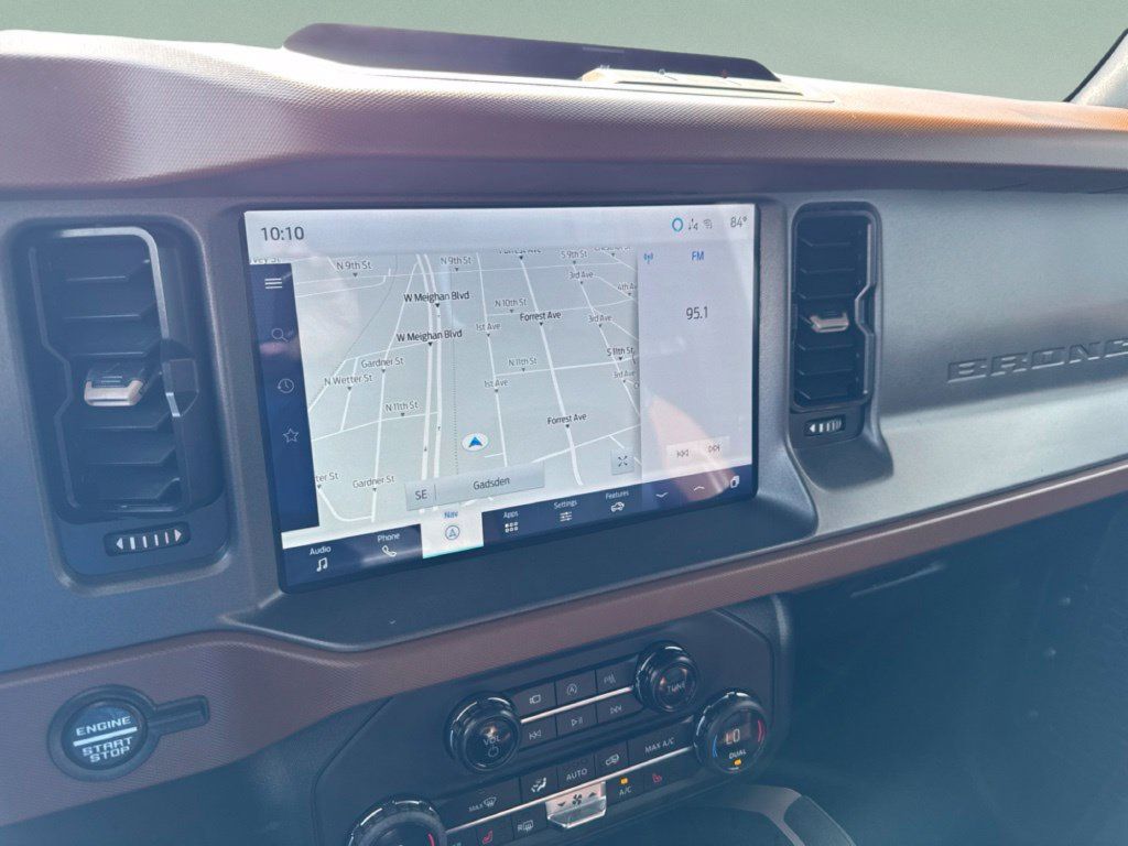 Used 2024 Ford Bronco Outer Banks AWD/4WD image 12