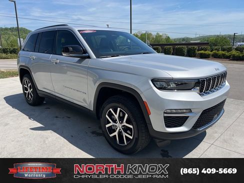 Used 2025 Jeep Grand Cherokee Limited AWD/4WD image 29