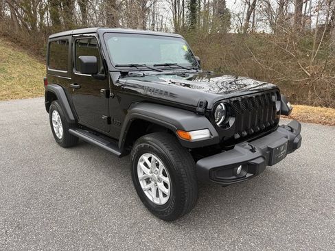 Used 2023 Jeep Wrangler Sport image 4