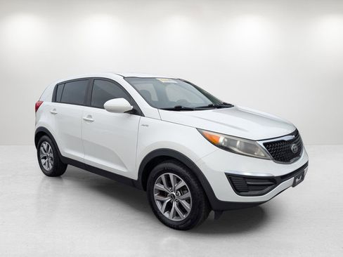 Used 2015 Kia Sportage LX image 3