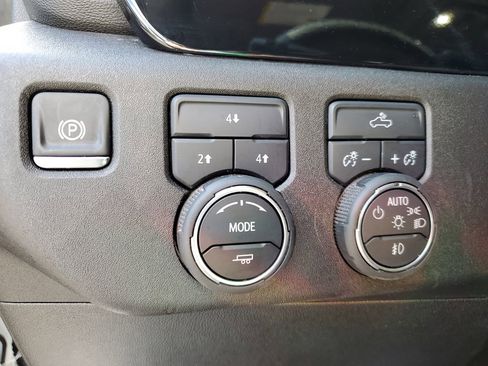 Used 2025 Chevrolet Silverado 2500 LT w/ Convenience Package image 26