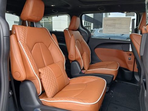 New 2026 Chrysler Pacifica Pinnacle AWD/4WD image 18