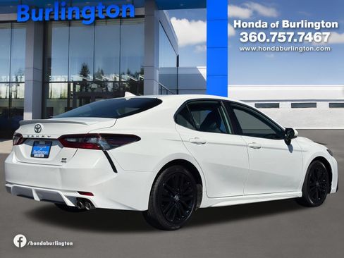 Used 2024 Toyota Camry SE w/ Cold Weather Package AWD/4WD image 6