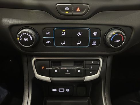 Used 2024 GMC Terrain SLE image 11