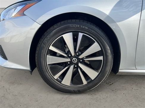 Used 2022 Nissan Altima 2.5 SV image 14
