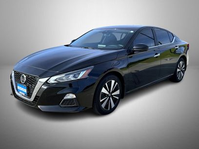 Used 2022 Nissan Altima 2.5 SV w/ SV Premium Package
