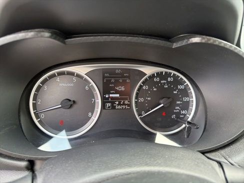 Used 2021 Nissan Versa S FWD image 2
