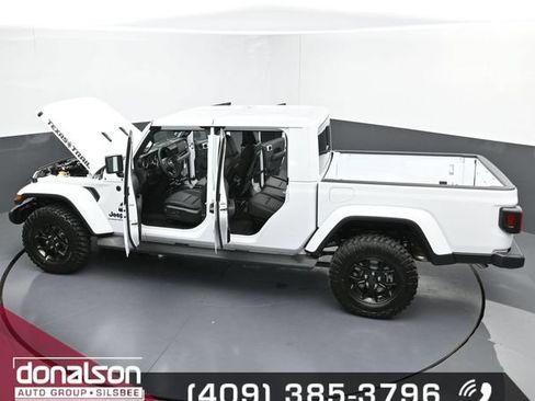 Used 2025 Jeep Gladiator Sport AWD/4WD image 26