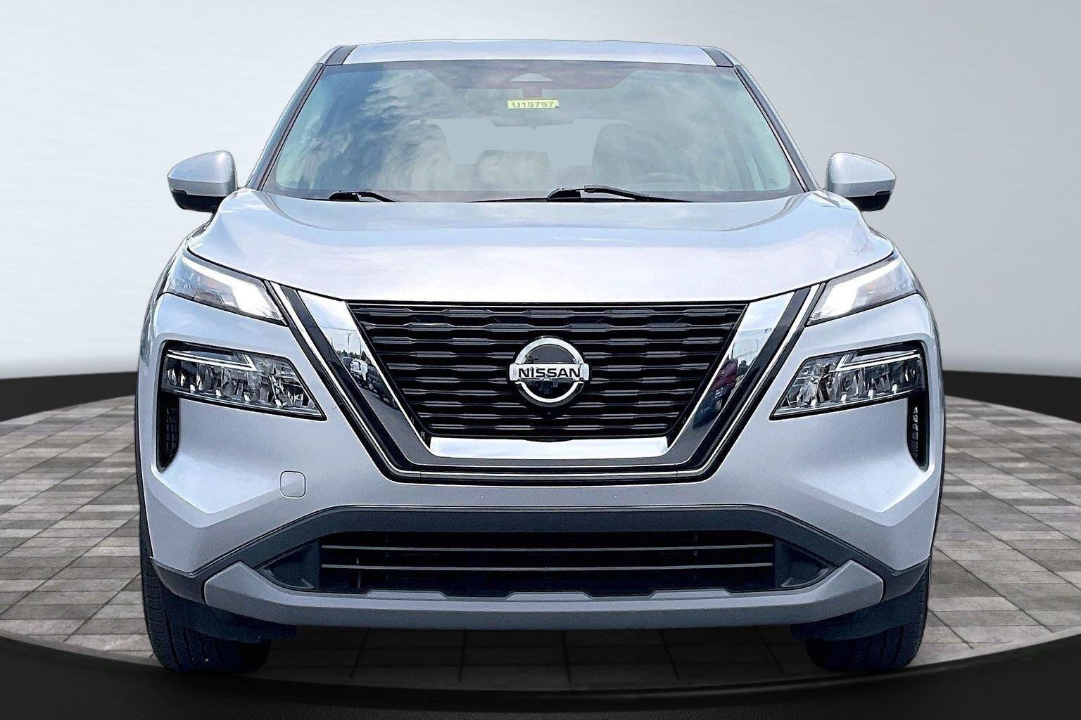 Certified 2021 Nissan Rogue SV FWD image 2