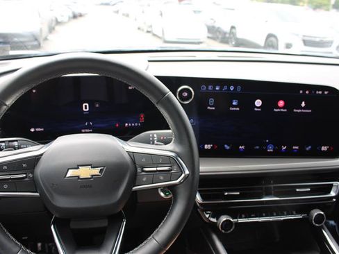 Used 2026 Chevrolet Traverse LT FWD image 15