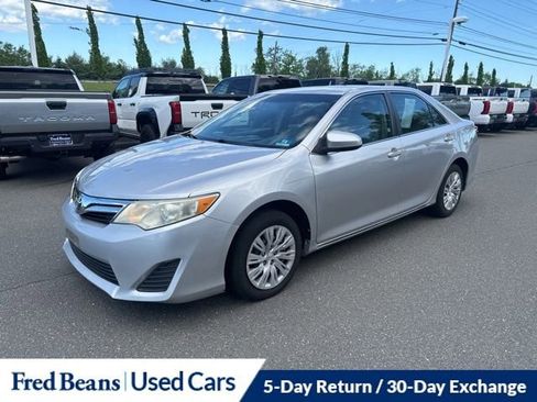 Used 2012 Toyota Camry LE FWD image 16