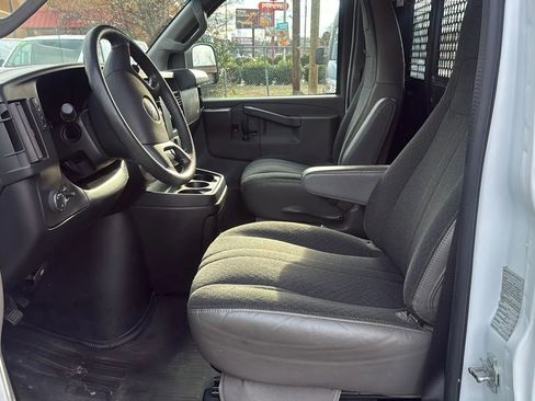 Used 2020 GMC Savana 2500 w/ Driver Convenience Package image 9