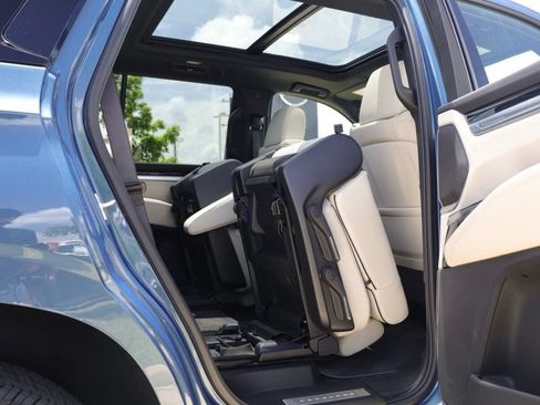 Used 2026 Cadillac Escalade Sport RWD image 33