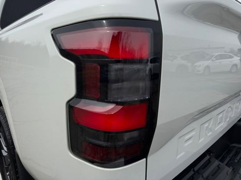 Certified 2025 Nissan Frontier SV w/ SV Convenience Package image 21