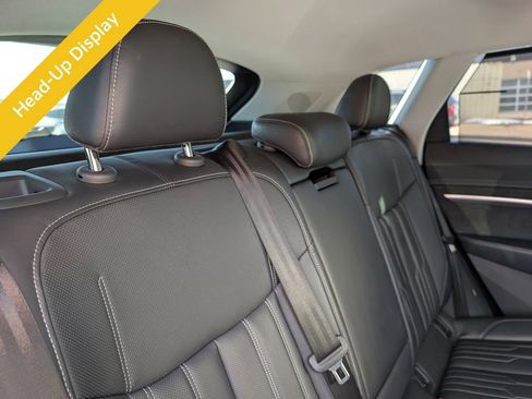 Used 2019 Audi e-tron Prestige w/ Prestige Package image 18