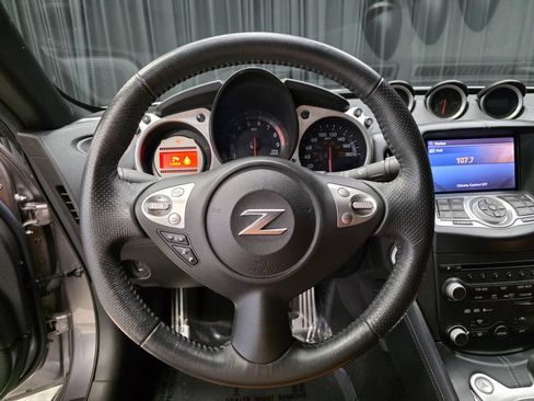 Used 2009 Nissan 370Z Touring w/ Sport Pkg RWD image 25